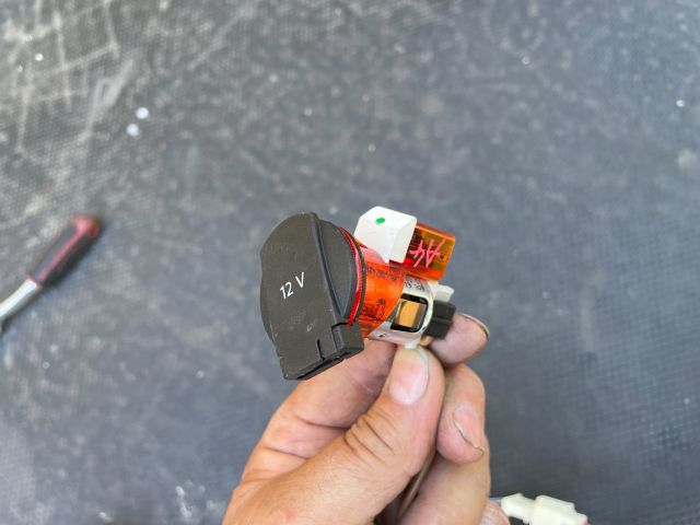 bontott AUDI A4 B8 Szivargyújtó Aljzat