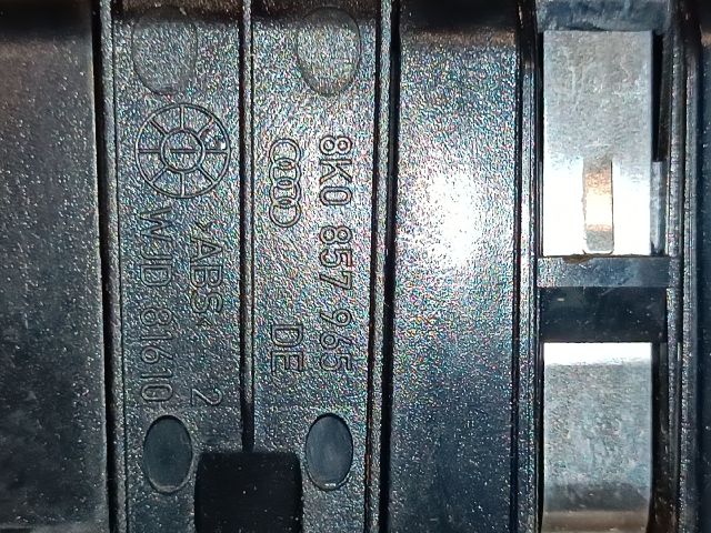 bontott AUDI A4 B8 Szivargyújtó Aljzat