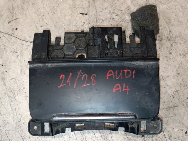 bontott AUDI A4 B8 Szivargyújtó Aljzat