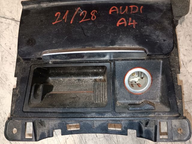 bontott AUDI A4 B8 Szivargyújtó Aljzat