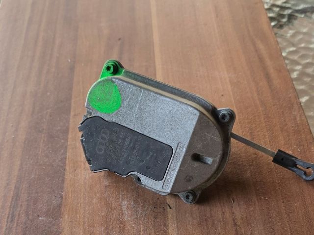 bontott AUDI A4 B8 Szívósor Elektronika