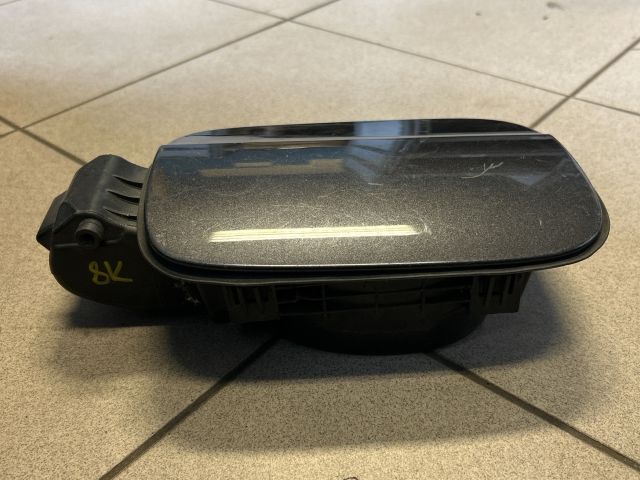 bontott AUDI A4 B8 Tankajtó