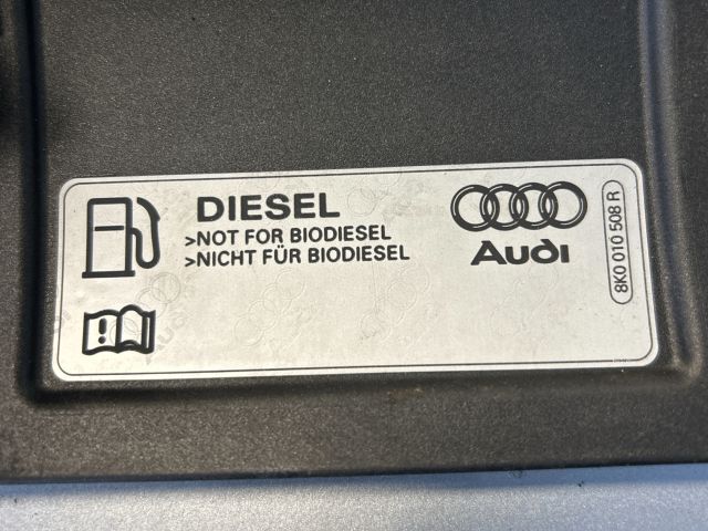 bontott AUDI A4 B8 Tankajtó