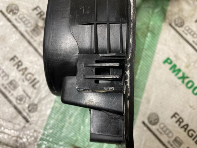 bontott AUDI A4 B8 Tankajtó