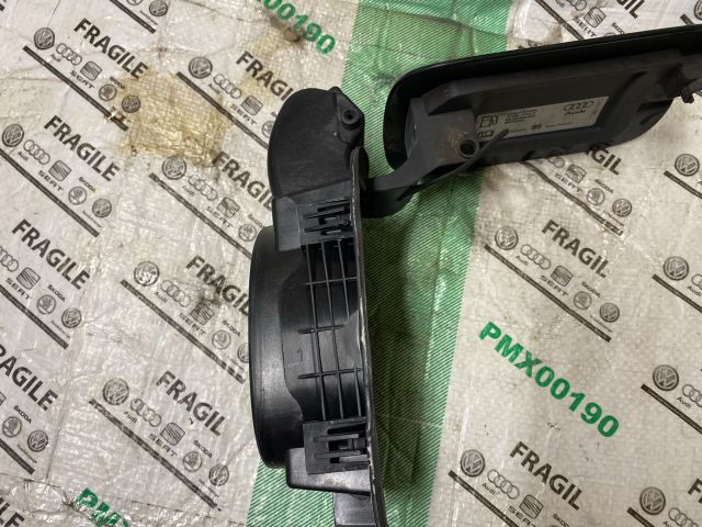 bontott AUDI A4 B8 Tankajtó