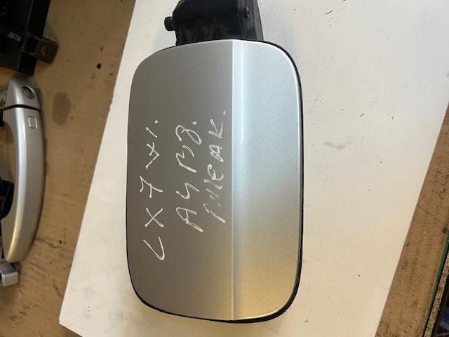 bontott AUDI A4 B8 Tankajtó