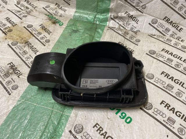 bontott AUDI A4 B8 Tankajtó