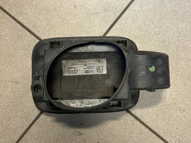 bontott AUDI A4 B8 Tankajtó