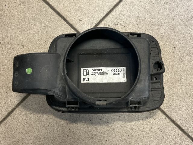 bontott AUDI A4 B8 Tankajtó
