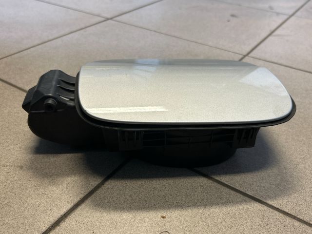 bontott AUDI A4 B8 Tankajtó