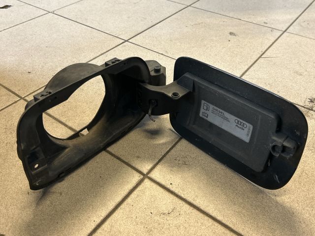 bontott AUDI A4 B8 Tankajtó