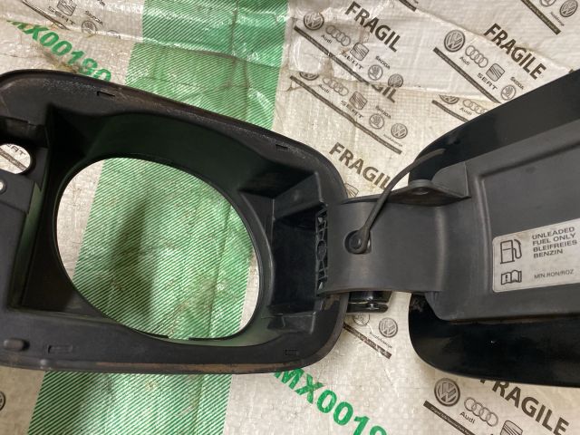 bontott AUDI A4 B8 Tankajtó