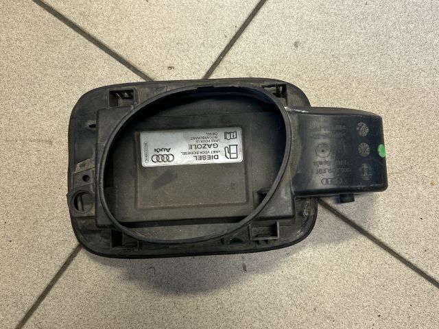 bontott AUDI A4 B8 Tankajtó