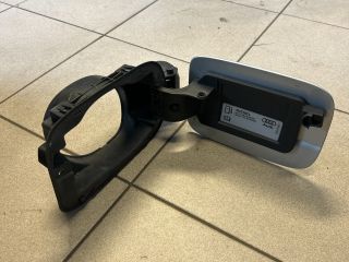 bontott AUDI A4 B8 Tankajtó