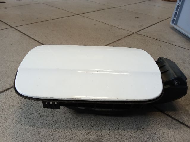 bontott AUDI A4 B8 Tankajtó