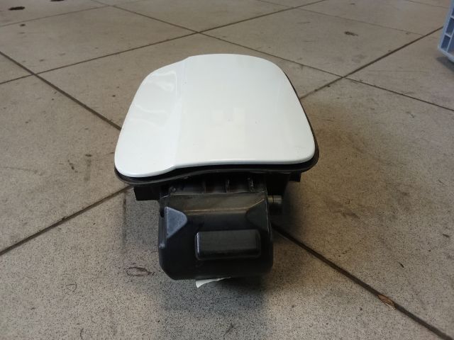 bontott AUDI A4 B8 Tankajtó