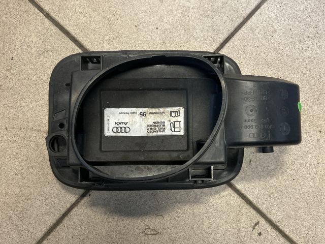 bontott AUDI A4 B8 Tankajtó