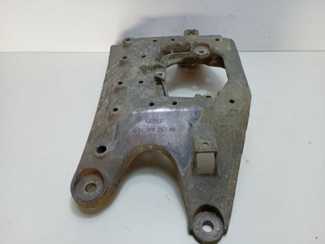 bontott AUDI A4 B8 Tartó Bak