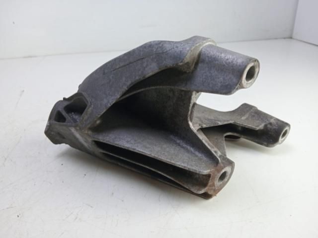 bontott AUDI A4 B8 Tartó Bak