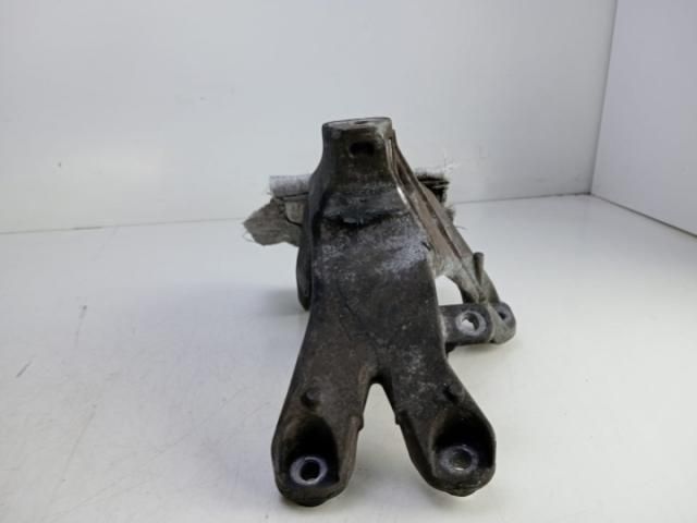 bontott AUDI A4 B8 Tartó Bak