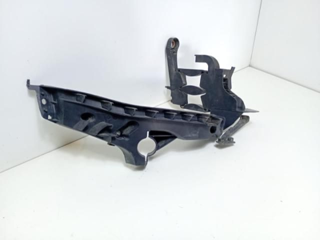 bontott AUDI A4 B8 Tartó Bak