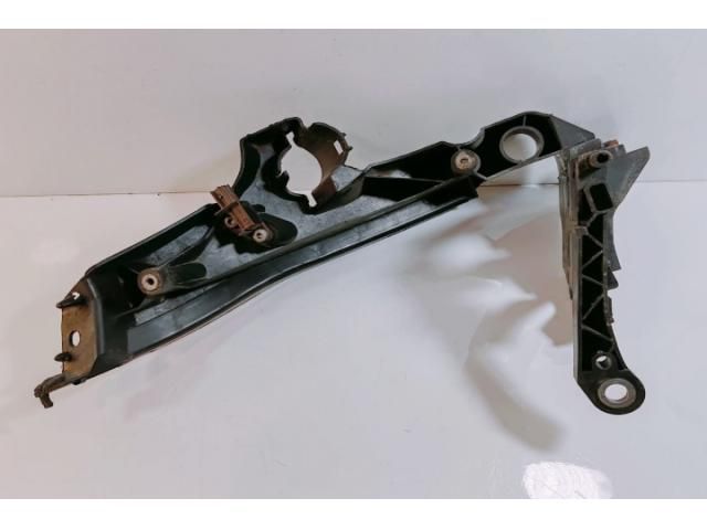 bontott AUDI A4 B8 Tartó Bak