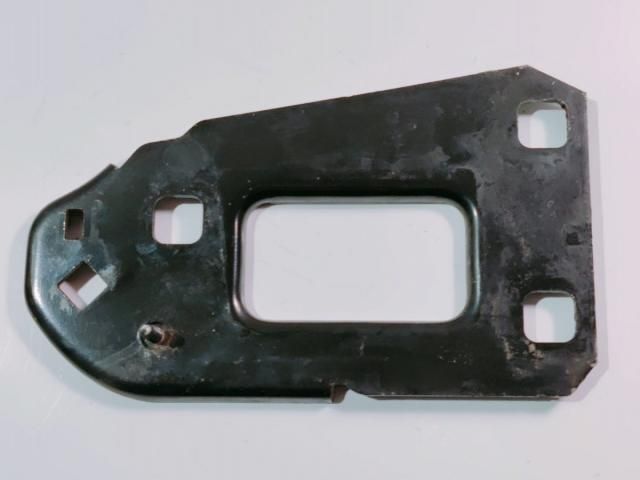 bontott AUDI A4 B8 Tartó Bak