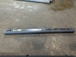 bontott AUDI A4 B8 Térelválasztó