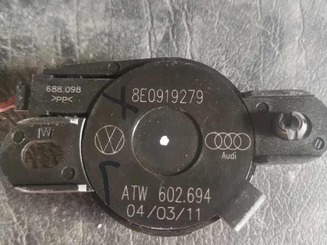 bontott AUDI A4 B8 Tolatóradar Hangszóró