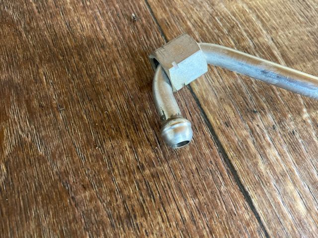 bontott AUDI A4 B8 Üzemanyagcső