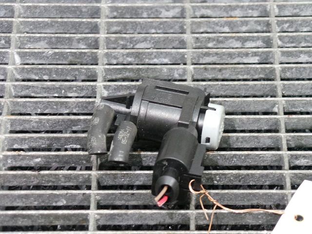 bontott AUDI A4 B8 Vákum Szelep