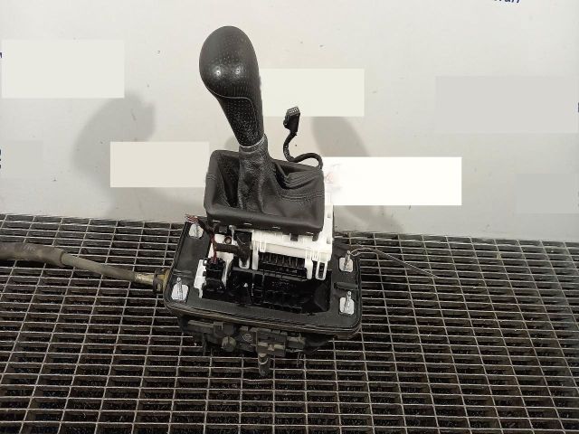 bontott AUDI A4 B8 Váltógomb