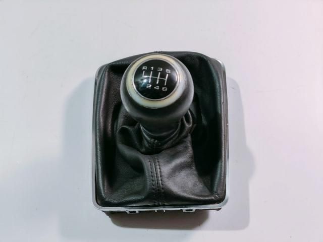 bontott AUDI A4 B8 Váltógomb