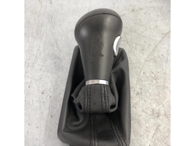 bontott AUDI A4 B8 Váltógomb