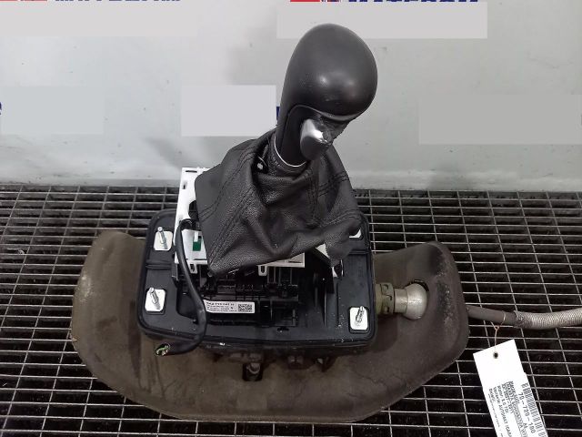 bontott AUDI A4 B8 Váltógomb