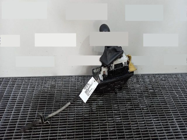 bontott AUDI A4 B8 Váltógomb