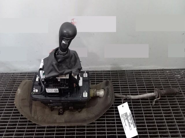 bontott AUDI A4 B8 Váltógomb