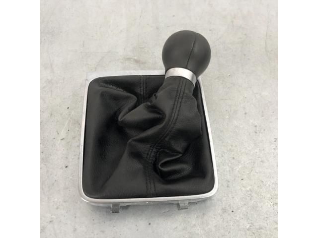 bontott AUDI A4 B8 Váltógomb