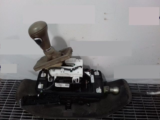 bontott AUDI A4 B8 Váltógomb