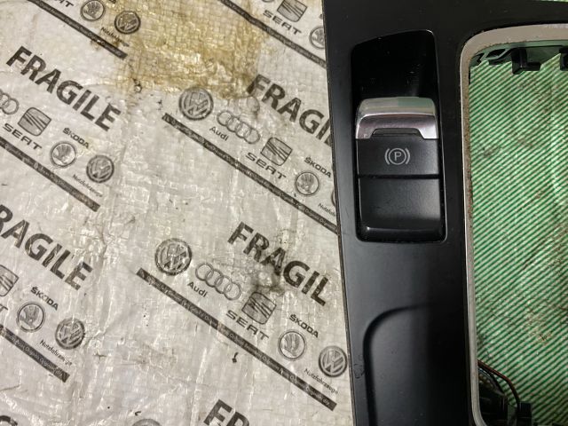 bontott AUDI A4 B8 Váltókar Keret