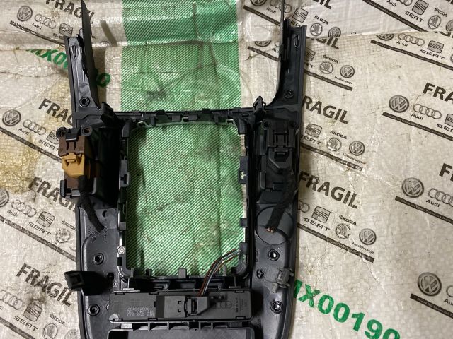 bontott AUDI A4 B8 Váltókar Keret