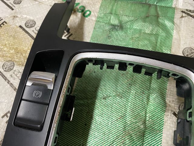 bontott AUDI A4 B8 Váltókar Keret