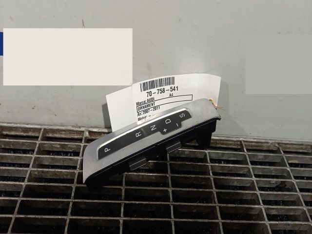 bontott AUDI A4 B8 Váltókar Keret