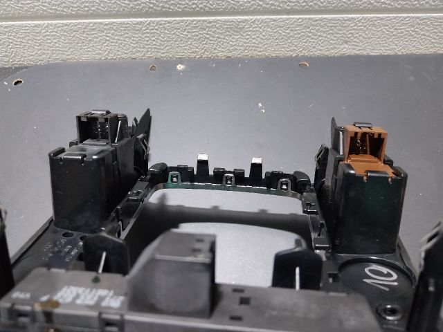 bontott AUDI A4 B8 Váltószoknya Rögzítő Keret