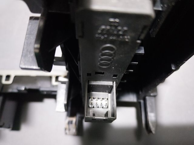 bontott AUDI A4 B8 Váltószoknya Rögzítő Keret