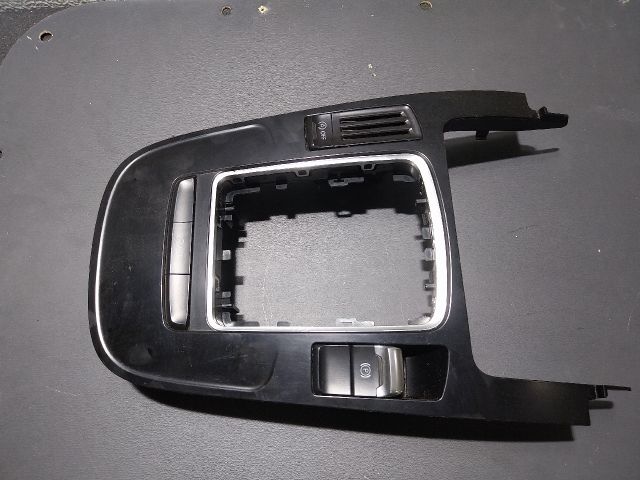 bontott AUDI A4 B8 Váltószoknya Rögzítő Keret