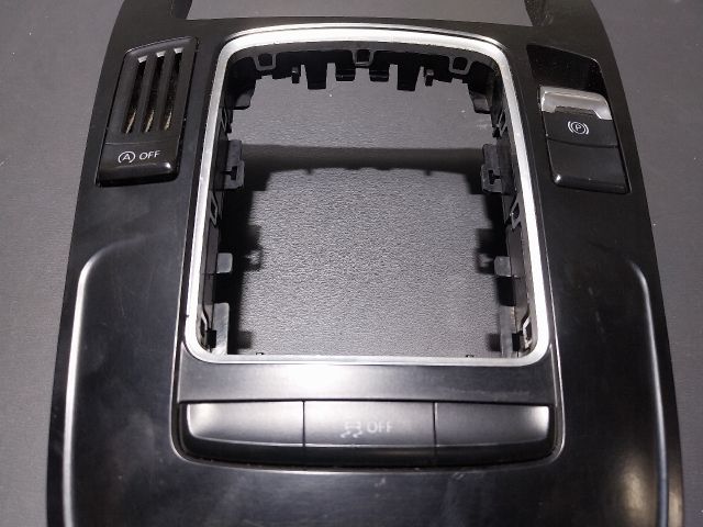 bontott AUDI A4 B8 Váltószoknya Rögzítő Keret