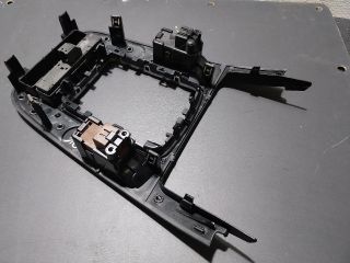 bontott AUDI A4 B8 Váltószoknya Rögzítő Keret