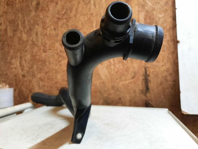 bontott AUDI A4 B8 Vízcső