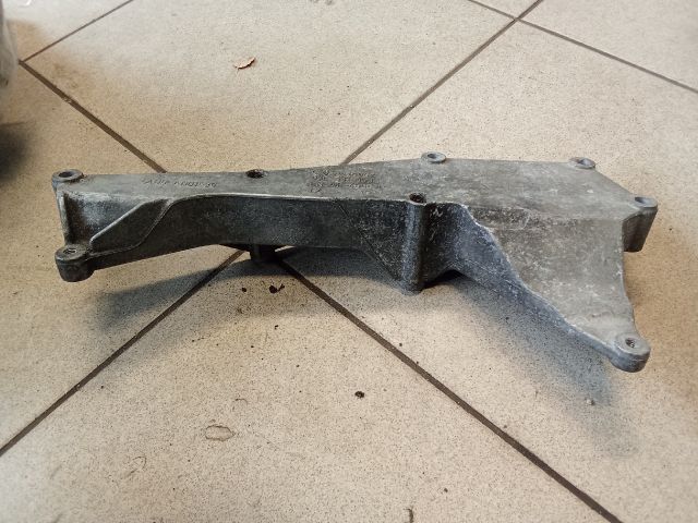 bontott AUDI A4 B8 Vízhűtő Radiátor Tartó